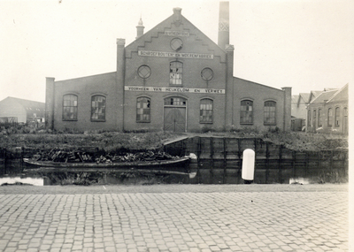 886140 Gezicht op de fabrieksgebouwen van de N.V. De Utrechtsche Schroefbouten- en Moerenfabriek v.h. Van Heukelom & ...